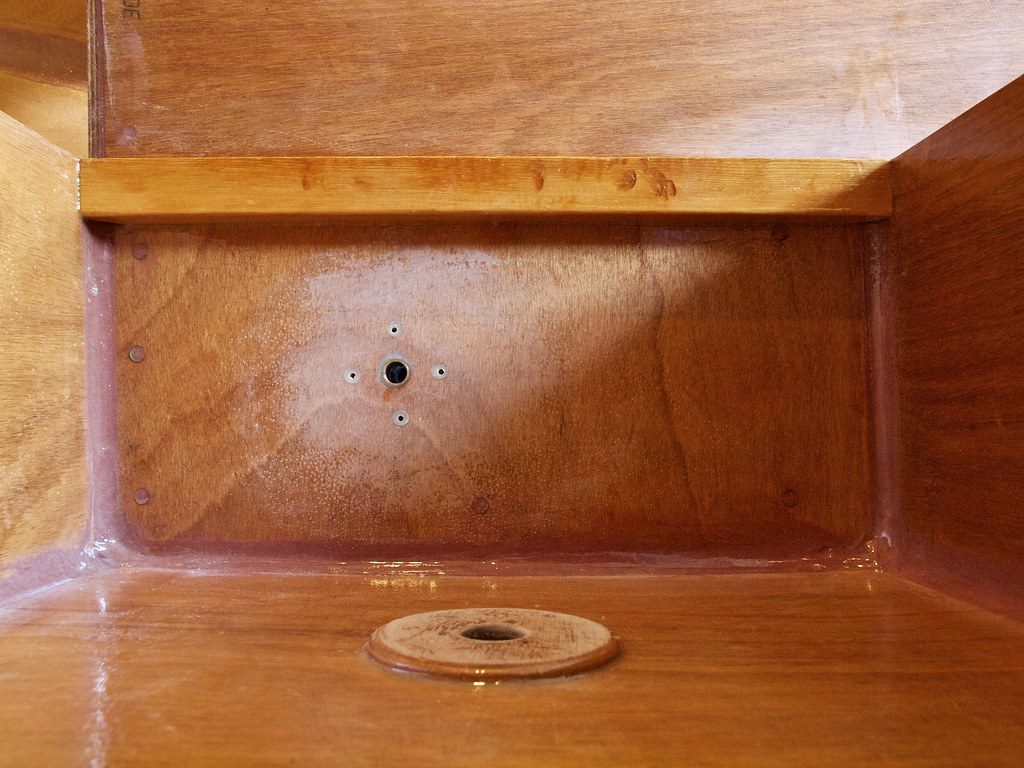 Boot traction cleat storage case with drain holes