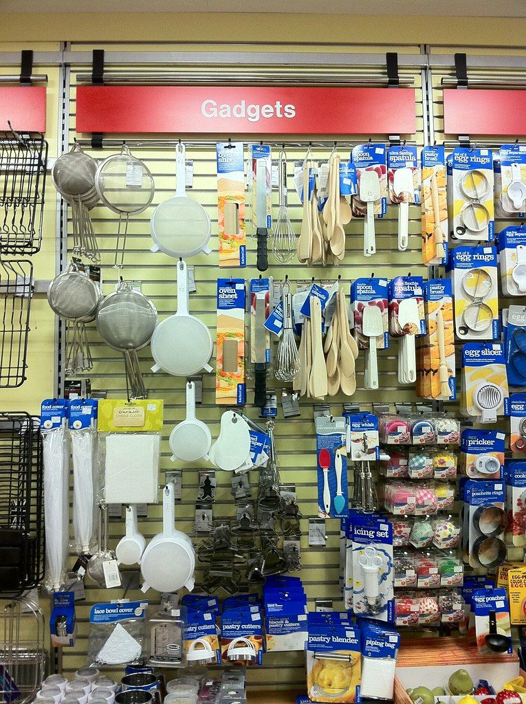 Clip-on pot steam diverter and utensil rest