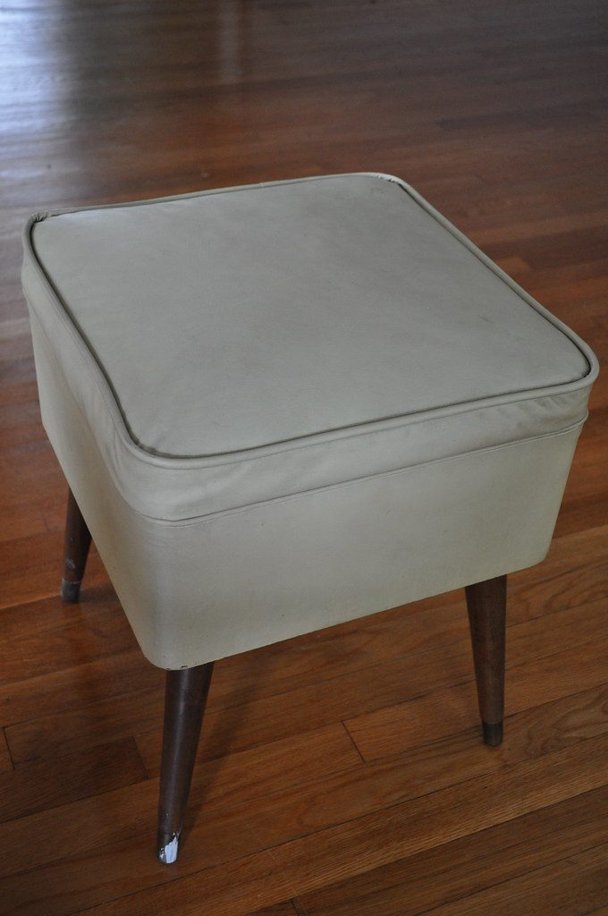 Collapsible storage ottoman