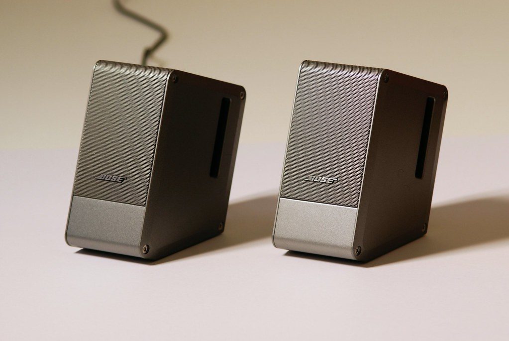 Compact smart speaker