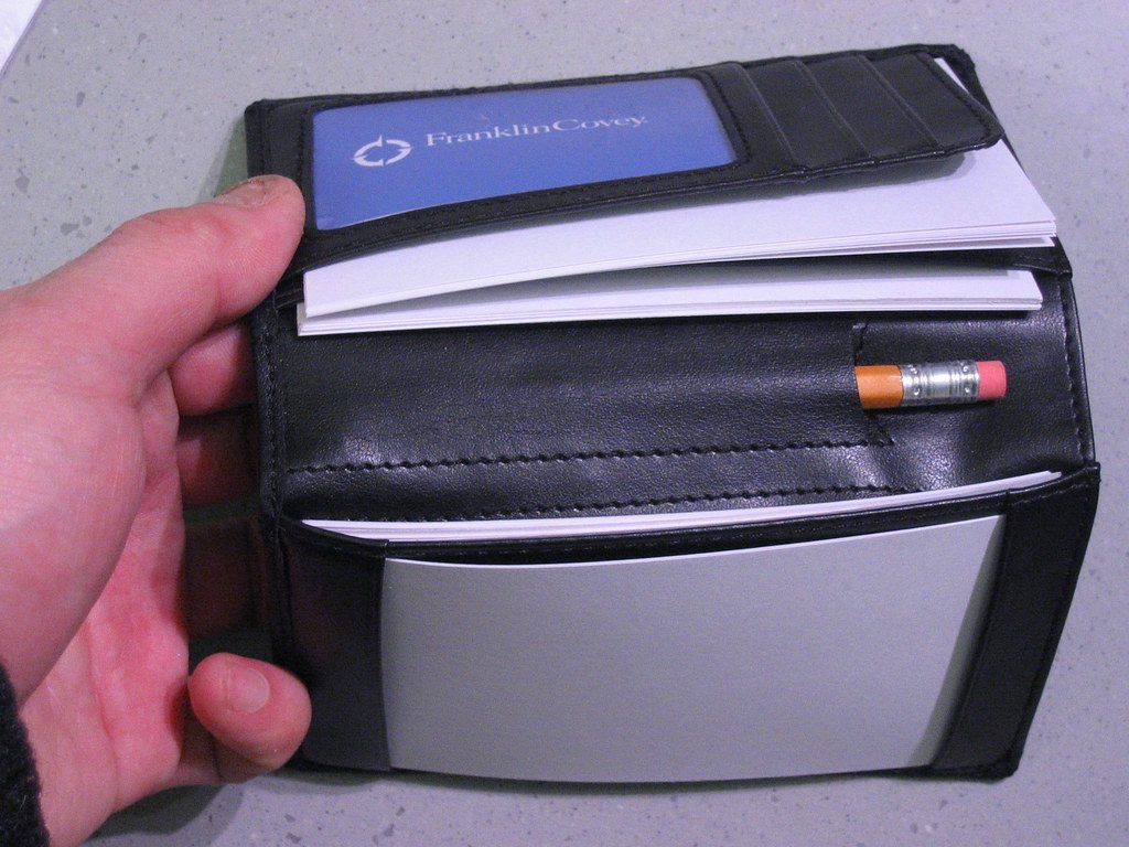 Cooler lid divider pocket organizer