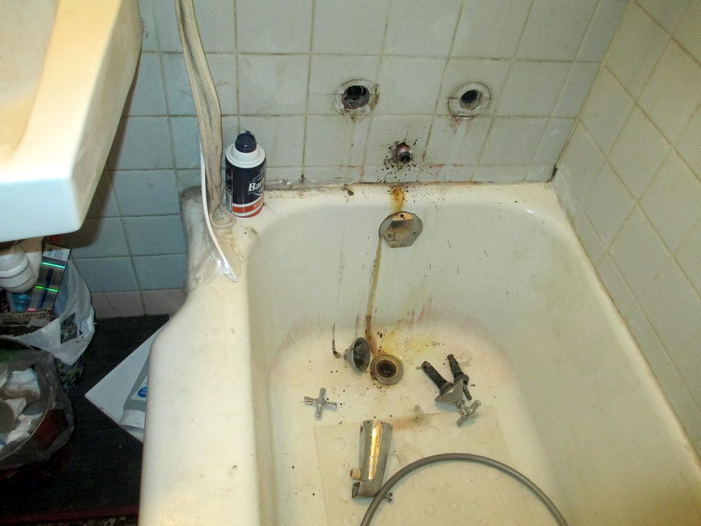Flexible retractable faucet-extender hose
