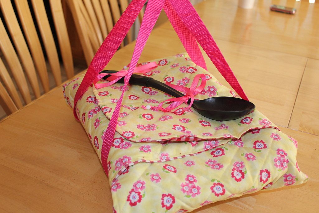 Fold-flat insulated casserole carrier