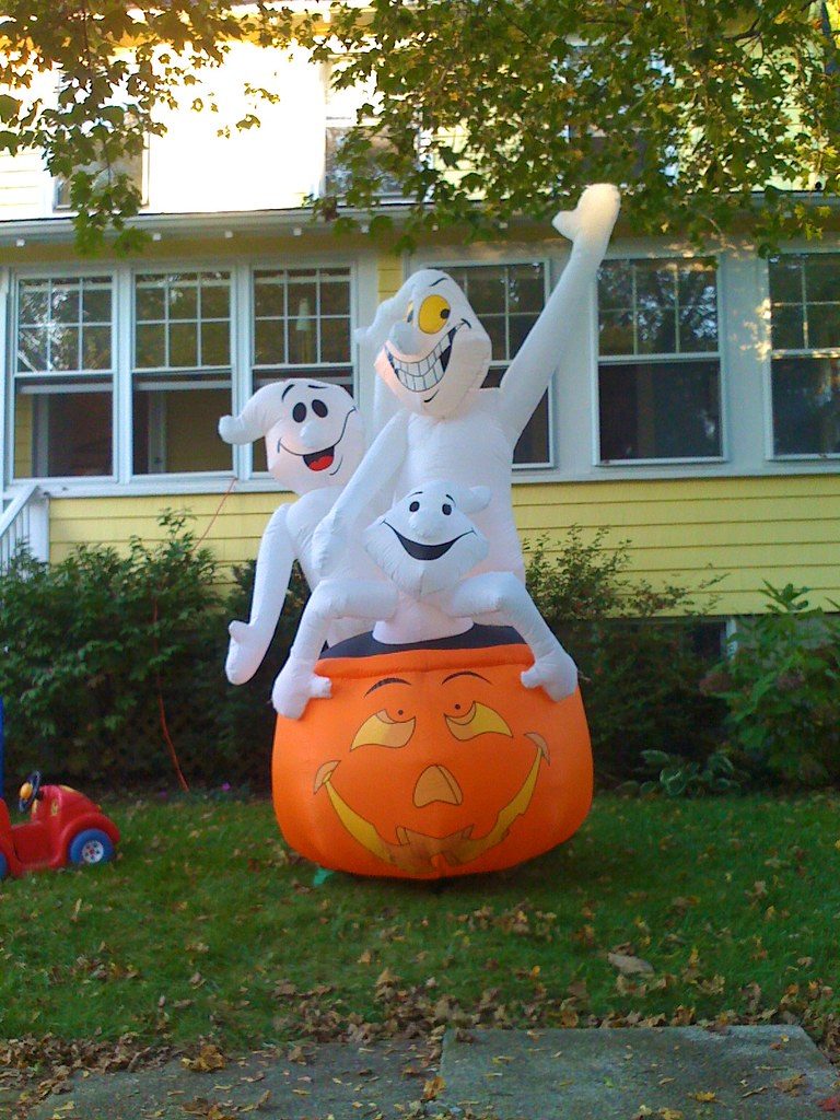Halloween yard inflatable (ghost/pumpkin)