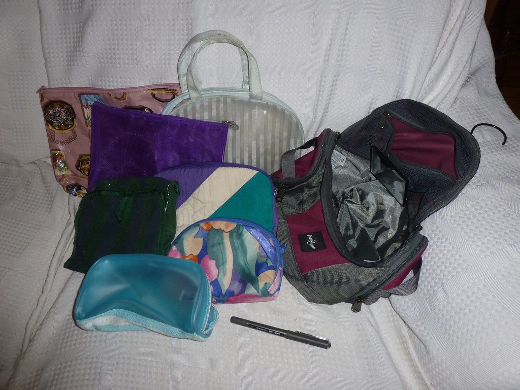 Hanging toiletry bag