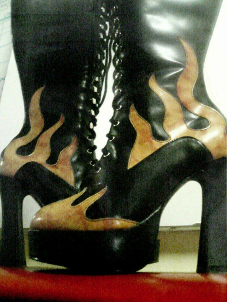 Hiking boot lace keeper clip set