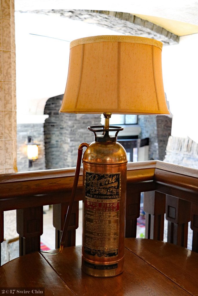 LED rose-cloche tabletop lamp