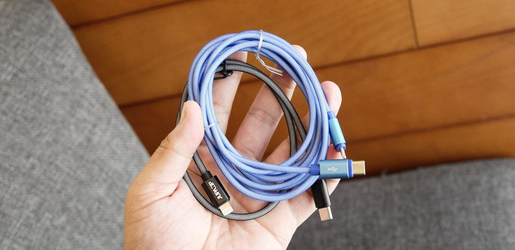 Lightning charging cable