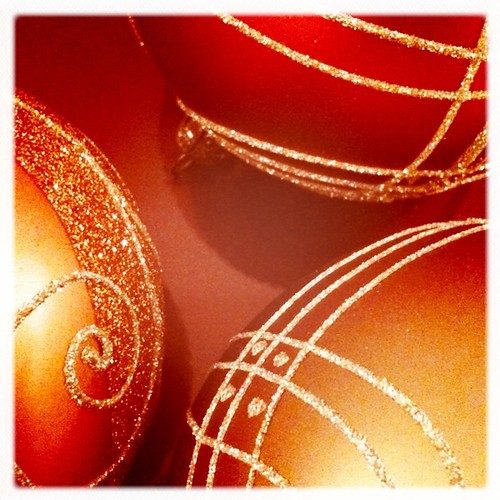 Magnetic garage-door holiday decoration set