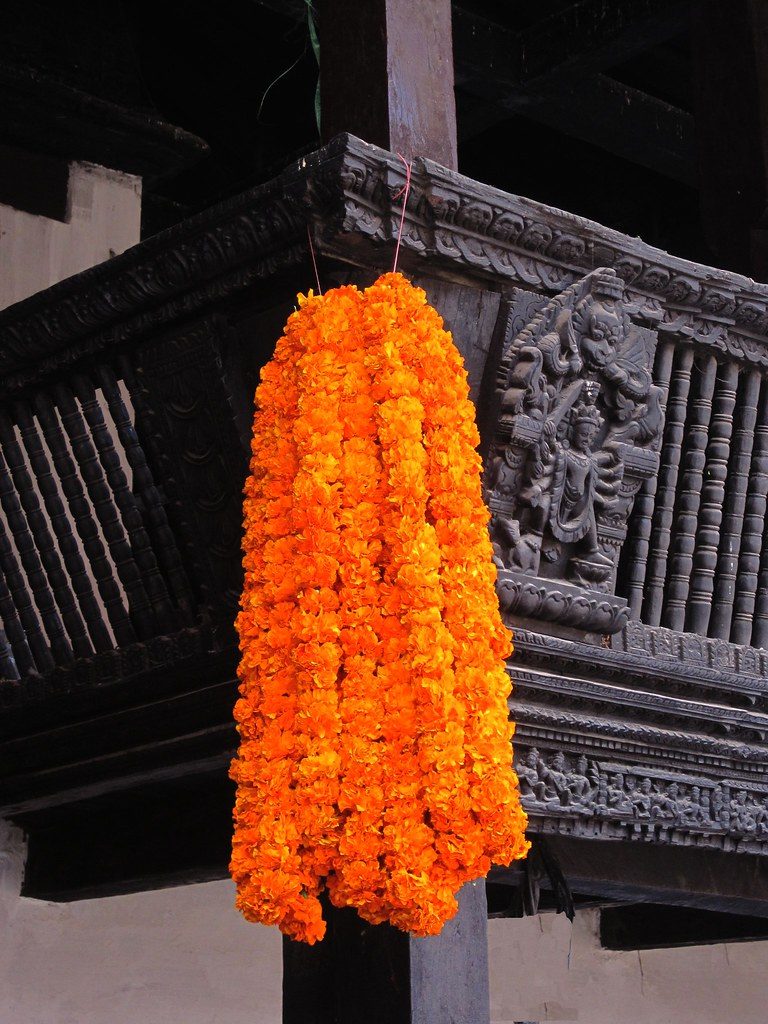 Marigold-look reusable flower garland