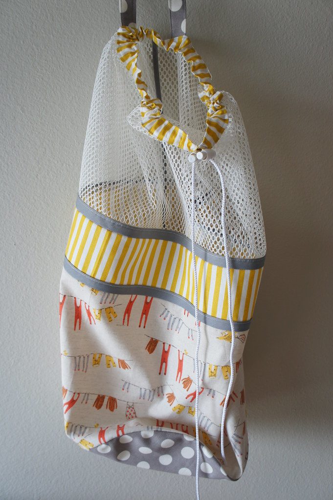 Mini collapsible travel laundry washboard