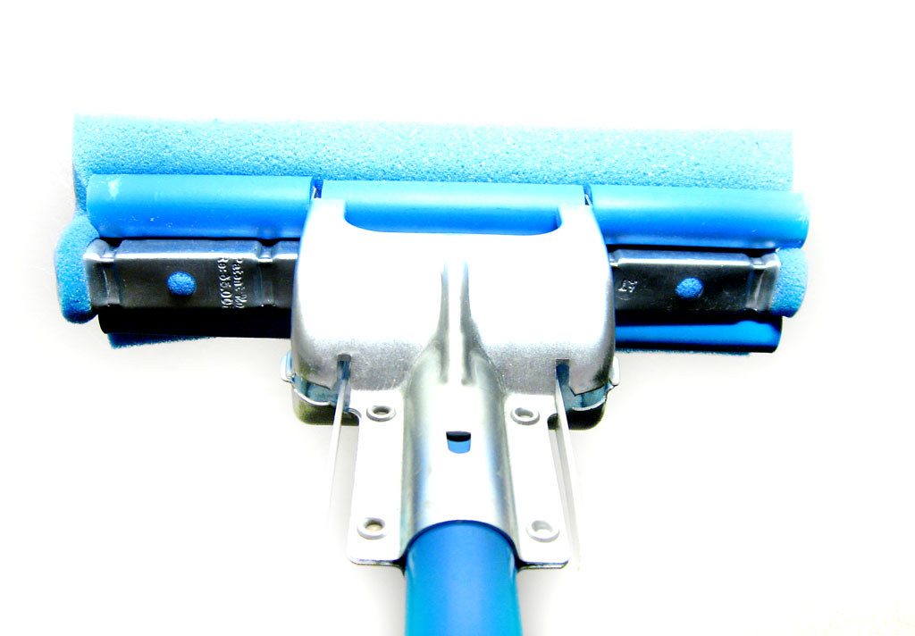 Mini desktop crumb vacuum with edge brush