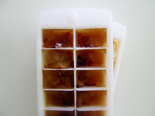Portion-marked silicone freezer cube tray with lid