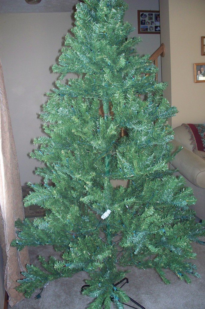 Pre-lit artificial Christmas tree (7.5 ft)