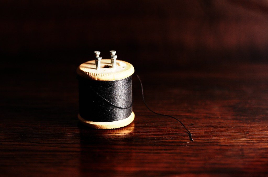 Rechargeable clip-on campsite string-light reel