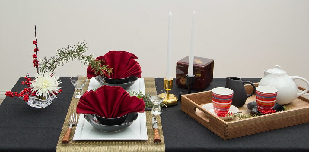Red-and-gold table runner set