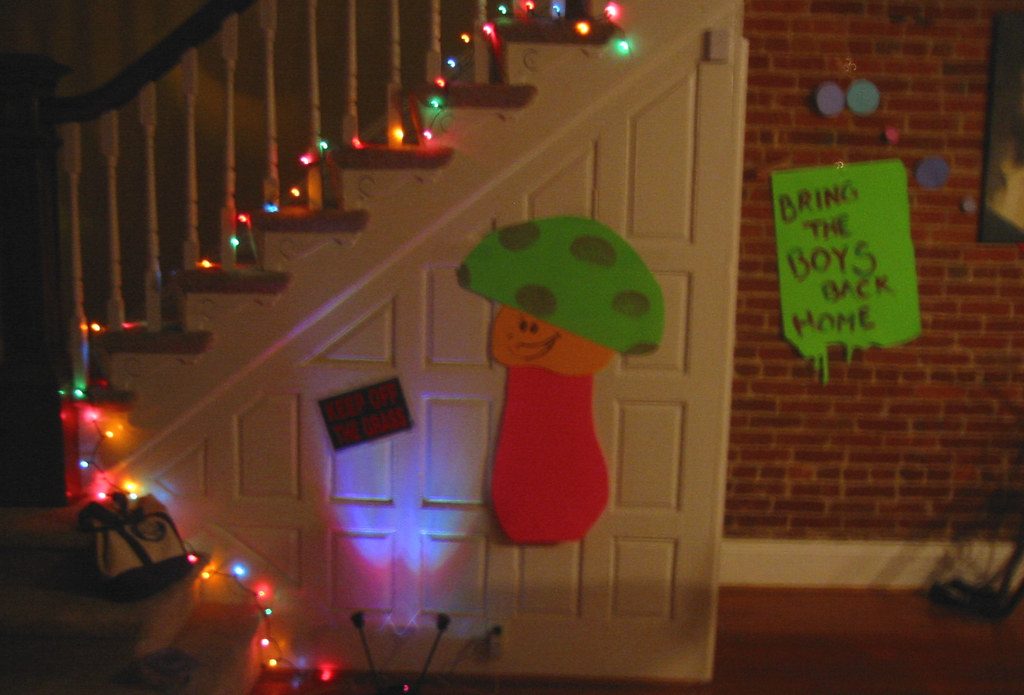 Red-black-green LED string-light set
