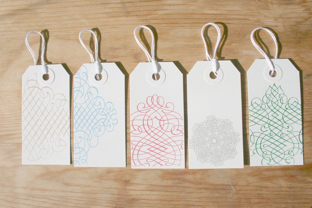 Red-white reusable gift-tag set