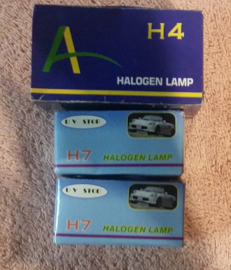 Replacement headlight bulbs
