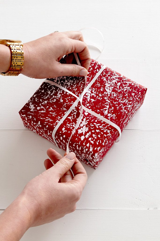Reusable gift-wrap cutter and ribbon-splitter tool