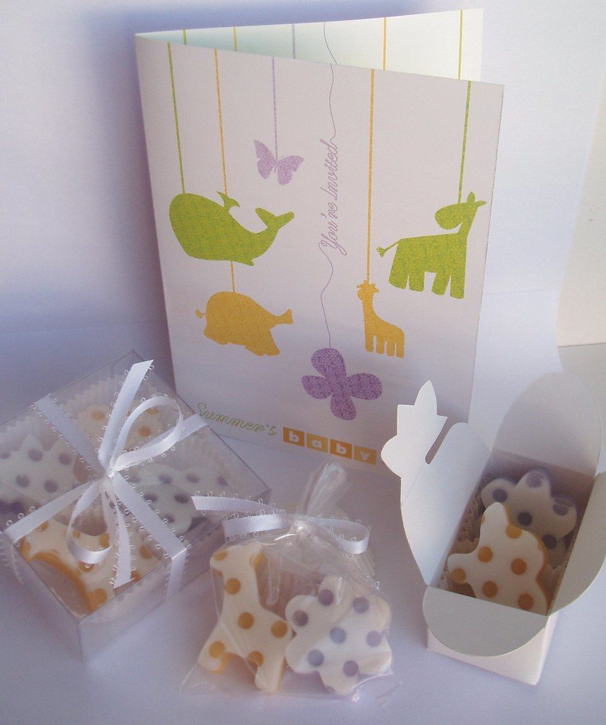 Reusable heritage-color favor box set