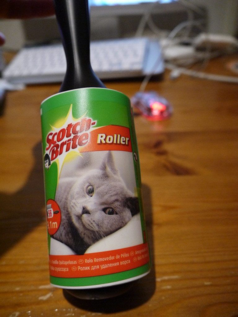 Reusable self-cleaning pet-hair remover roller