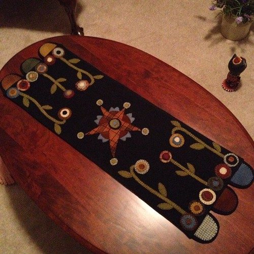 Reusable star-pattern table runner
