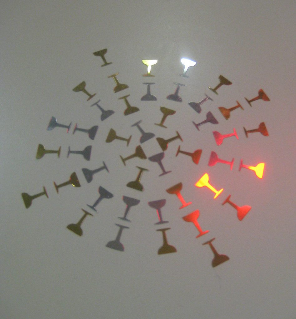 Rose-petal shaped reusable table confetti set