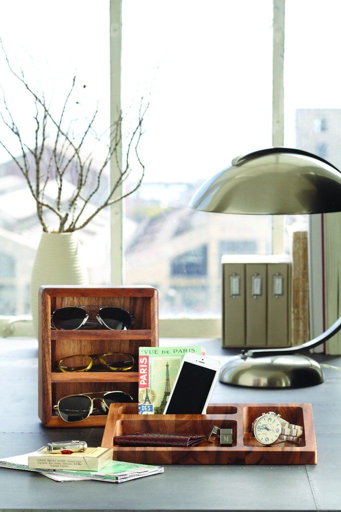 Watch and sunglasses valet tray