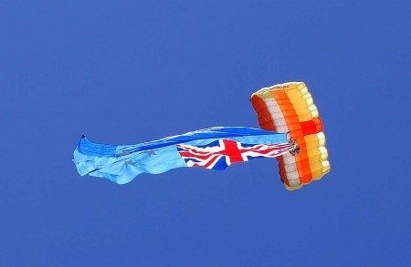 Window suction flag-display clip set